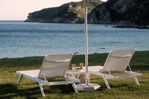 Armikes Beachfront  Suite 2 Afionas Corfu Exterior Sunbeds