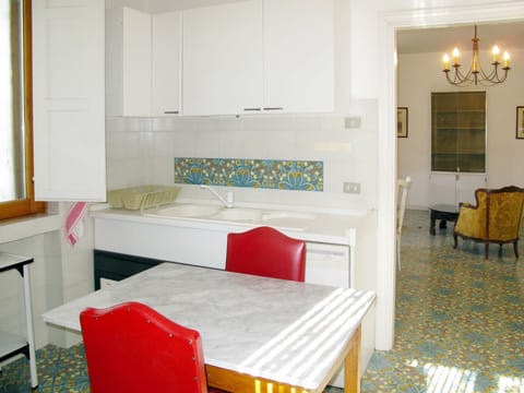 Furniture, Room, Property, Interior Design, Building, Floor, Table, House, Living Room, Architecture