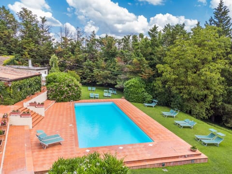 Water, Cloud, Plant, Building, Swimming Pool, Sky, Azure, Chair, Tree, Architecture
