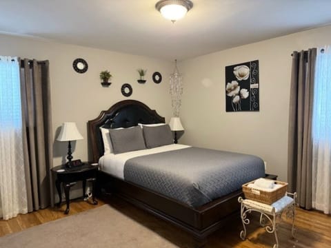 Master Bedroom, queen bed (sleeps 2), smart TV, direct access to half-bathroom