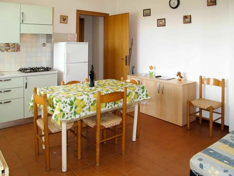 Room, Furniture, Dining Room, Property, Table, Floor, Interior Design, Building, Chair, House