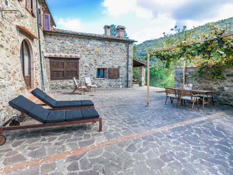 Water, Sky, Azure, Cloud, Coastal And Oceanic Landforms, Lake, Leisure, Resort Town, Beach