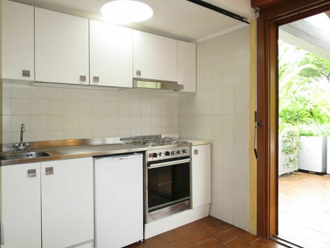 Cabinetry, Sink, Property, Countertop, Kitchen Sink, Kitchen Stove, Building, Wood, Kitchen Appliance, Kitchen