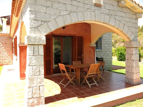 Property, Building, Furniture, Window, Door, Plant, Wood, Shade, Chair, Table