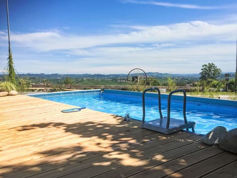Water, Cloud, Sky, Water Resources, Swimming Pool, Plant, Azure, Shade, Tree, Outdoor Furniture