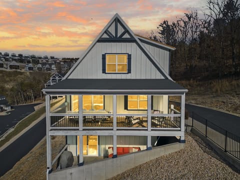 Welcome to Lounging Lakeside!