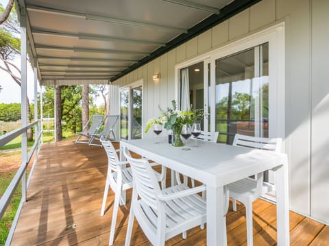 Wood, Lighting, Interior Design, Flooring, Floor, Living Room, Real Estate, Hardwood, Table, Beam