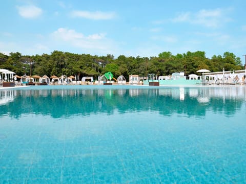 Water, Sky, Cloud, Water Resources, Swimming Pool, Azure, Tree, Plant, Coastal And Oceanic Landforms, Lake