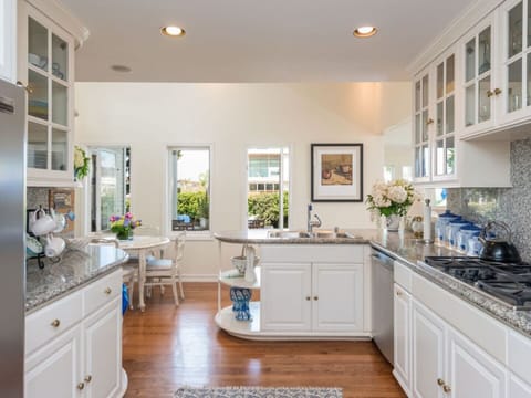 Fully stocked chef's kitchen!