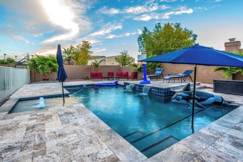 Glendale Vacation Rental | 4BR | 3BA | 2,800 Sq Ft | Step-Free Access