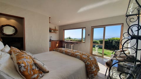 A cosy retreat with birdsong, bunnies and a gorgeous view