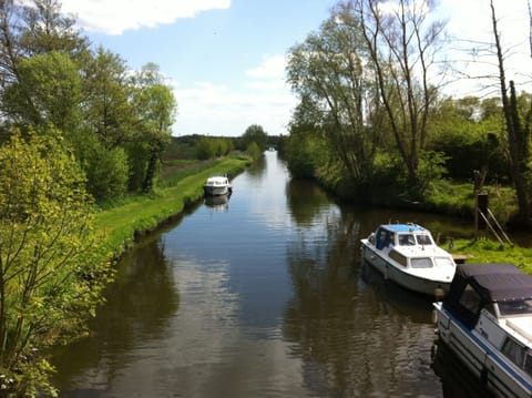 The River Waveney, staithe and footpath in Geldeston.