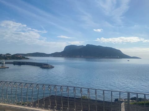 Apartment, Urban Design, Balcony, Condominium, Chair, Hotel, Houseplant, Kitchen & Dining Room Table