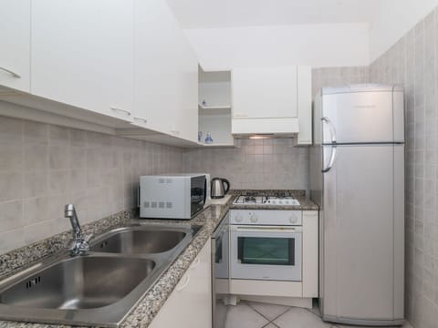 Car, Wheel, Building, Sky, Vehicle, Window, Motor Vehicle