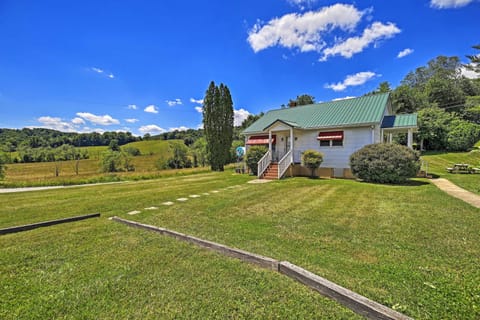 Independence Vacation Rental Cottage | 2BR | 1BA | Stairs Required