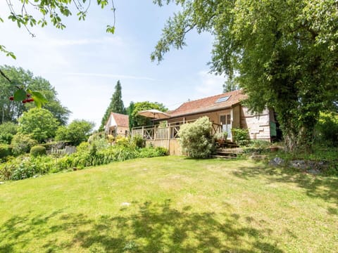 Plant, Sky, Property, Building, Cloud, Window, Tree, Natural Landscape, Land Lot, House