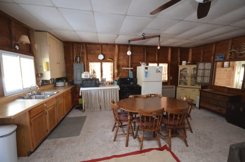 Kitchen/dining area - Kitchen/dining area