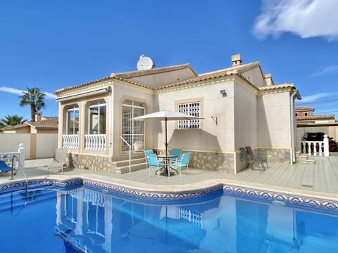 Villa & Pool 