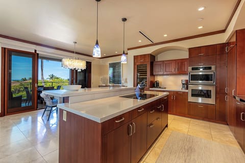 Whip up meals while soaking in lanai views