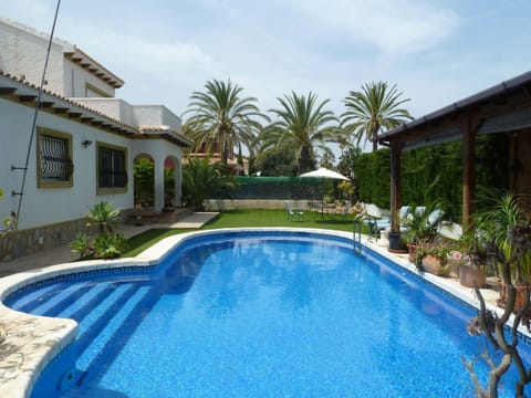 Villa & Pool 