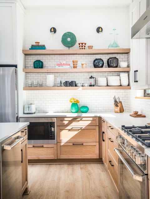 Designer's Kitchen (Fully Equipped)