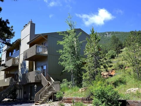 Deer Mountain Retreat!