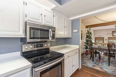 Full kitchen for cooking all your favorite meals