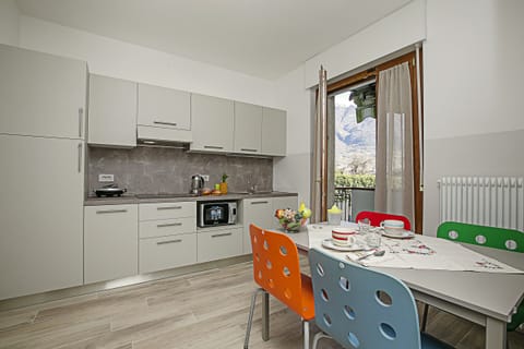 Kitchen and dining area