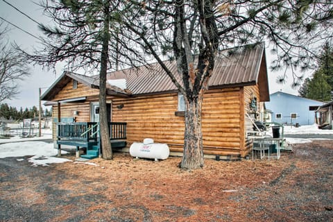 Wolf Cabin Vacation Rental | 2BR | 1BA | Stairs Required | 400 Sq Ft