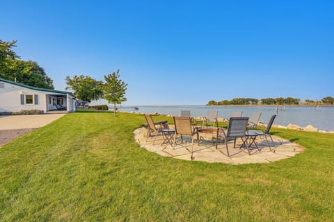 Bay City Vacation Rental | 3BR | 2BA | 1,420 Sq Ft | 2 Steps to Enter