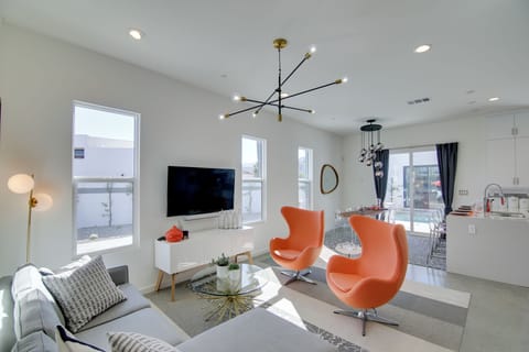 Living Room | Central A/C | Free WiFi