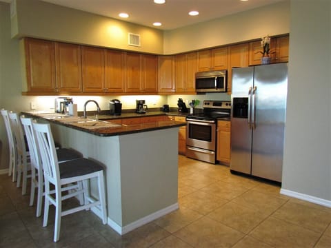 Open Concept and Fully Equip Kitchen For Cooking Your Favorite M - Open Concept and Fully Equip Kitchen For Cooking Your Favorite Meals and Snacks!