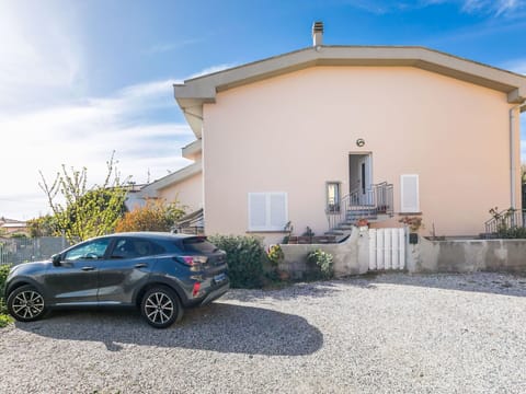 Water, Sky, Building, Plant, Property, Swimming Pool, Azure, Tree, Window, House