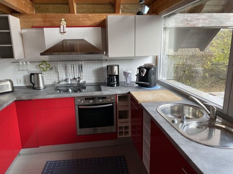 Countertop, Kitchen Sink, Cabinetry, Property, Sink, Tap, Kitchen, Plumbing Fixture, Kitchen Stove, Kitchen Appliance