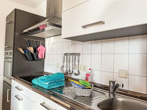 Kitchen, Countertop, Kitchen Appliance, Major Appliance, Cabinetry, Interior Design, Kitchen Sink, Home Appliance, Furniture, Flooring