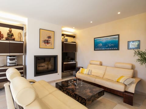 Furniture, Interior Design, Couch, Wall, Flooring, Room, Television, Living Room, Wood, Ceiling