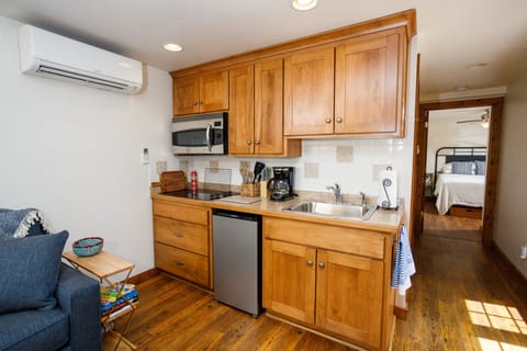 Kitchenette to make quick meals