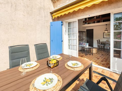 Table, Furniture, Tableware, Property, Flowerpot, Chair, Wood, Interior Design, Yellow, Outdoor Table