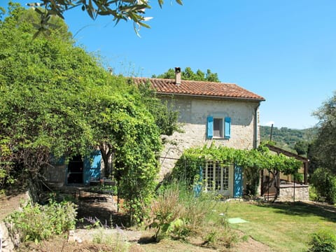 Plant, Sky, Window, Building, Plant Community, Natural Landscape, Land Lot, House, Tree, Cottage