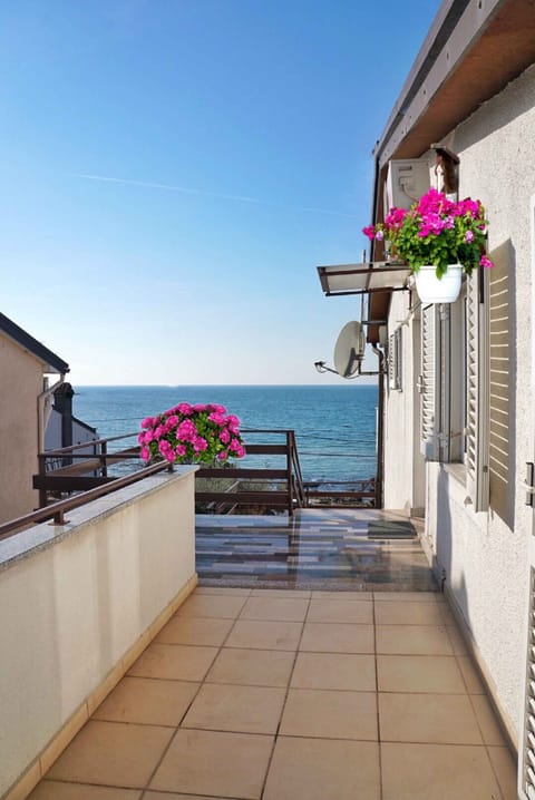 Holiday apartment with large terrace, sea view, near the beach Apartment in Istria County