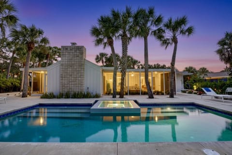 Evenings in this backyard is where vacations memories are made!