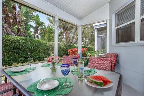 Enjoy sunshine & fresh air on the screened lanai.  Outdoor dining made easy!