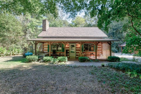 Family cabin with large and open area for activities!
