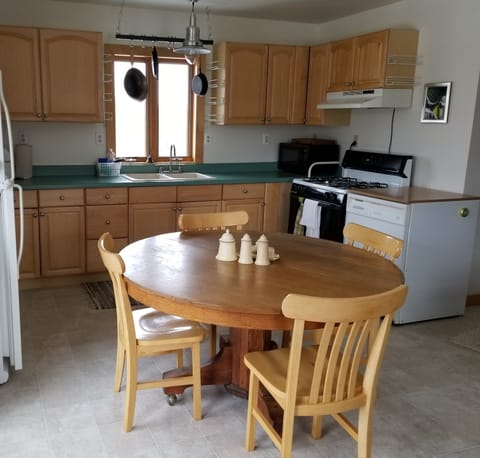 Kitchen, dining area