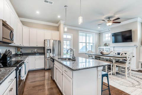 Open concept kitchen and dining area so everyone can enjoy dinner together!