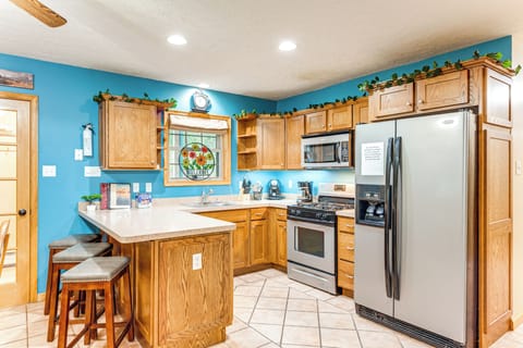 Lower Kitchen | Cooking Basics | Knife Set | Drip Coffee Maker