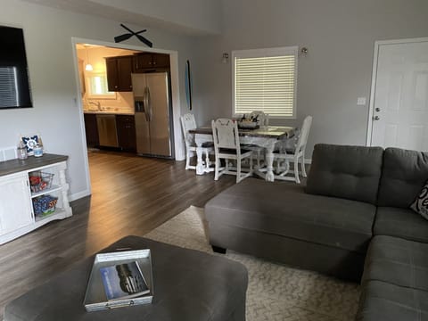 Extendable Dining Table With Leaves at Each End