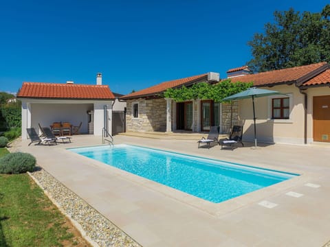 Property, Swimming Pool, House, Building, Home, Real Estate, Villa, Estate, Residential Area, Vacation