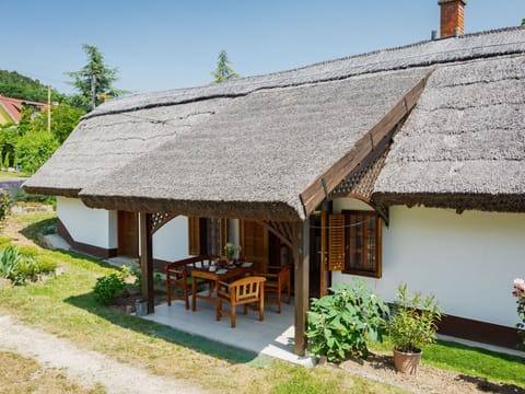 Thatching, Roof, Cottage, House, Home, Shade, Garden, Farmhouse, Design