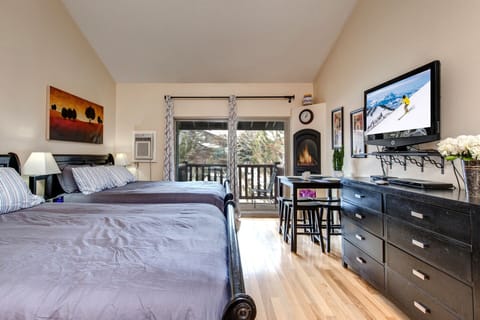 Prospector Lodge 732: Studio condo with two Queen beds